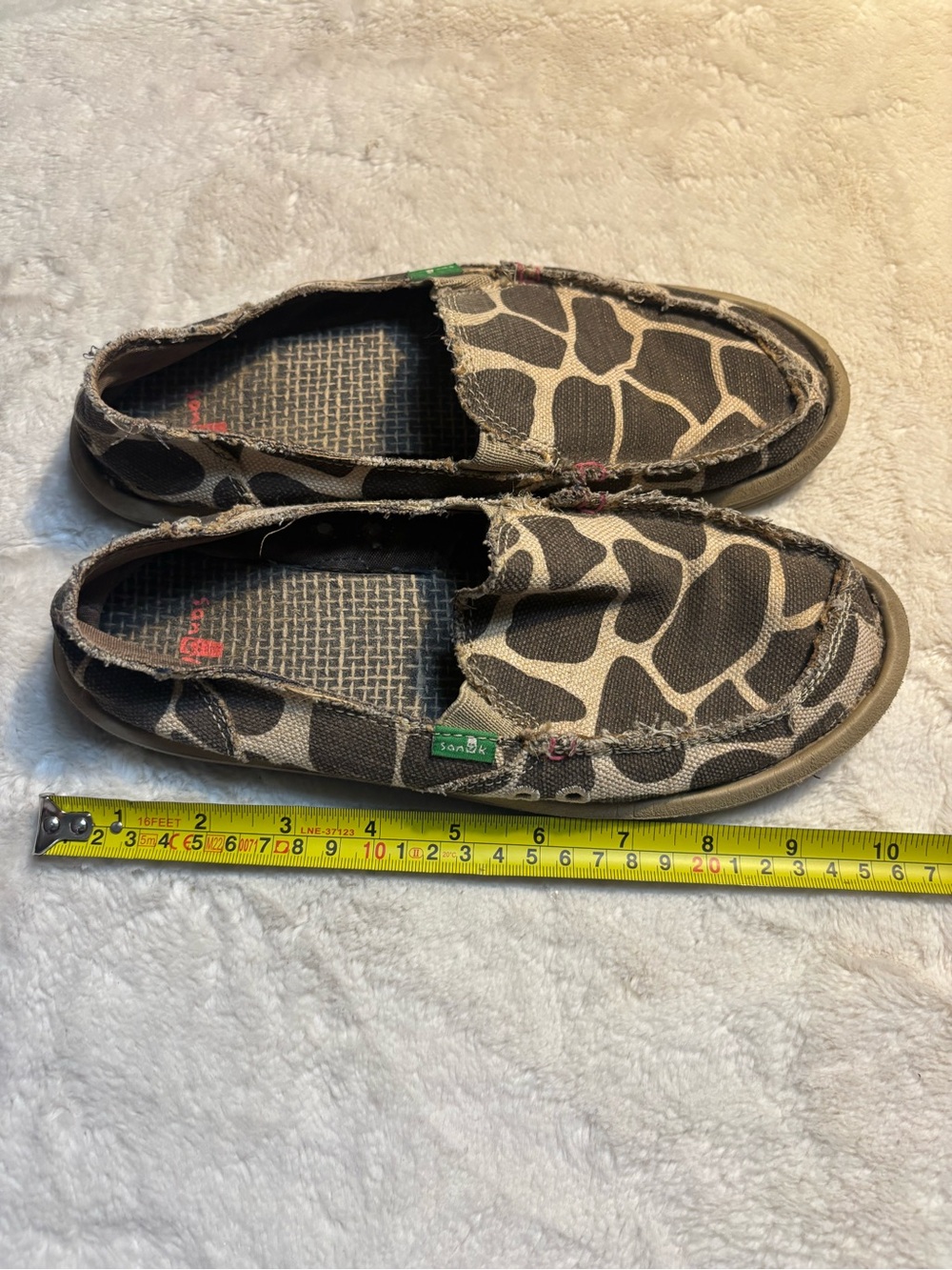 Sanuk Canvas Shoes Size 7 Slip-On Flats Brown Giraffe Animal Print Hemp Loafers - Picture 13 of 13